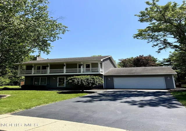 Homes for sale in Waterville, OH | 813 Roche De Bouef Ct, Waterville, OH 43566 | MLS# 10009234