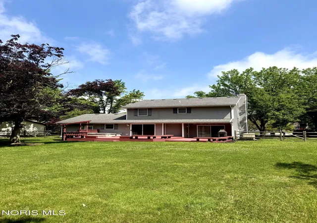 Homes for sale in Waterville, OH | 813 Roche De Bouef Ct, Waterville, OH 43566 | MLS# 10009234