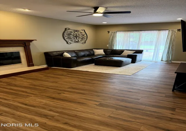 3rd image of 813 Roche De Bouef Ct, Waterville, OH 43566 | MLS# 10009234