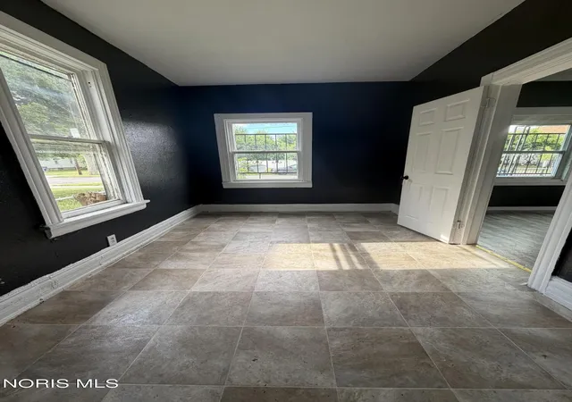Photo 3 of Single family home for sale at 1015 Belmont Ave, Toledo, OH 43607 | MLS# 10009251 | Listing updated on 2026-09-03
