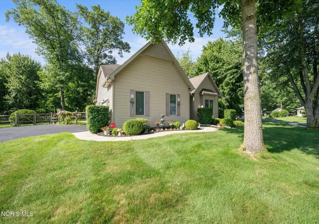 Homes for sale in Holland, OH | 8339 Sycamore Woods Ln, Holland, OH 43528 | MLS# 10009801