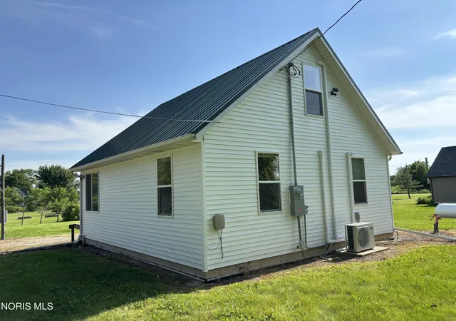 Photo 4 of Single family home for sale at 402 Liberty St, Cloverdale, OH 45827 | MLS# 10009271 | Listing updated on 2026-09-06