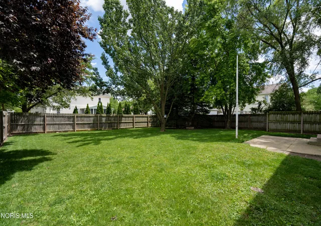 Homes for sale in Perrysburg, OH | 1315 Mary Lou Ct, Perrysburg, OH 43551 | MLS# 10009275