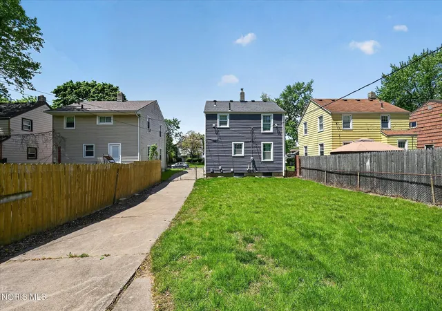 Homes for sale in Toledo, OH | 553 Andora Dr, Toledo, OH 43609 | MLS# 10009288