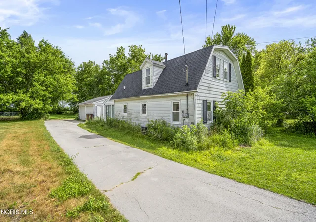 Homes for sale in Bowling Green, OH | 13110 Bishop Rd, Bowling Green, OH 43402 | MLS# 10009327