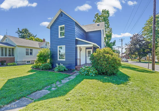 Single family home for sale at 90 Grand Ave, Tiffin, OH 44883 | MLS# 10009507