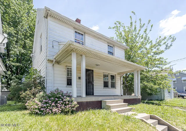 Photo 3 of Single family home for sale at 119 Carbon St, Toledo, OH 43605 | MLS# 10009401 | Listing updated on 2026-10-14