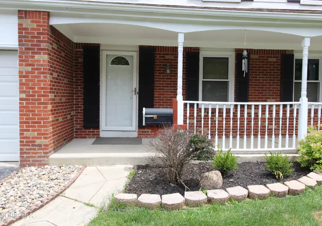 2nd image of 2302 Country Squire Ln, Toledo, OH 43615 | MLS# 10009310
