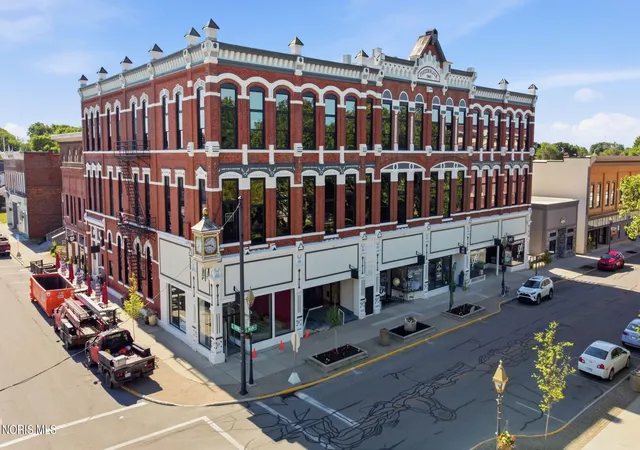 Homes for sale in Fostoria, OH | 208 S Main St #2, Fostoria, OH 44830 | MLS# 10009370