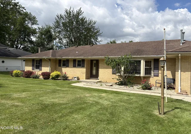 Homes for sale in Findlay, OH | 430 Fairway Rd, Findlay, OH 45840 | MLS# 10009340