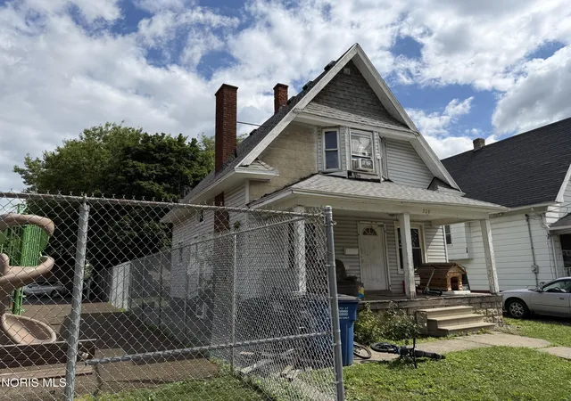Photo 3 of Single family home for sale at 328 Eastern Ave, Toledo, OH 43609 | MLS# 10009335 | Listing updated on 2026-06-18