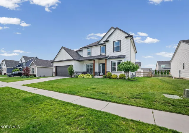 2nd image of 176 Avilyn Ln, Oregon, OH 43616 | MLS# 10009495