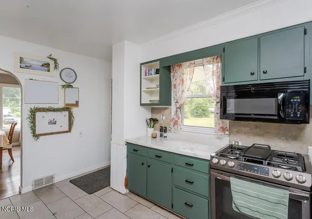 Photo 4 of Single family home for sale at 2960 Heysler Rd, Toledo, OH 43617 | MLS# 10009420 | Listing updated on 2026-07-15