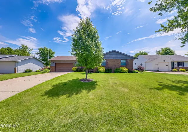 Homes for sale in Napoleon, OH | 115 Bordeaux Dr, Napoleon, OH 43545 | MLS# 10009349