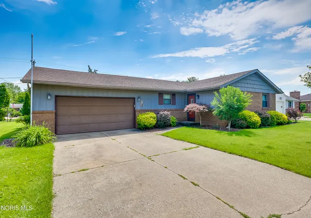 Homes for sale in Napoleon, OH | 115 Bordeaux Dr, Napoleon, OH 43545 | MLS# 10009349