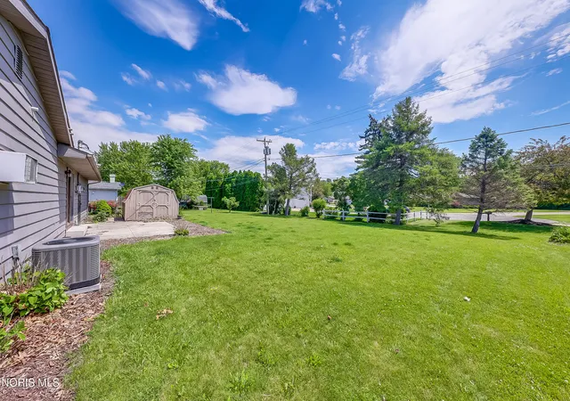 Homes for sale in Napoleon, OH | 115 Bordeaux Dr, Napoleon, OH 43545 | MLS# 10009349