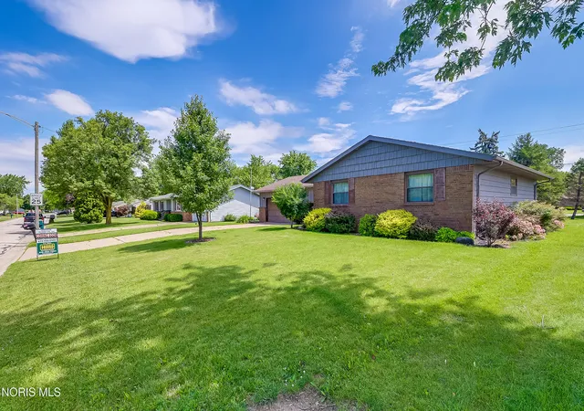 Homes for sale in Napoleon, OH | 115 Bordeaux Dr, Napoleon, OH 43545 | MLS# 10009349