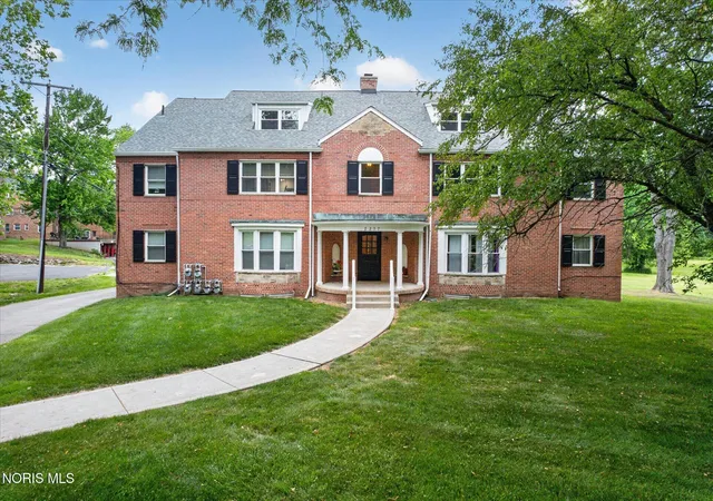Homes for sale in Ottawa Hills, OH | 2237 Evergreen Rd, Ottawa Hills, OH 43606 | MLS# 10010006