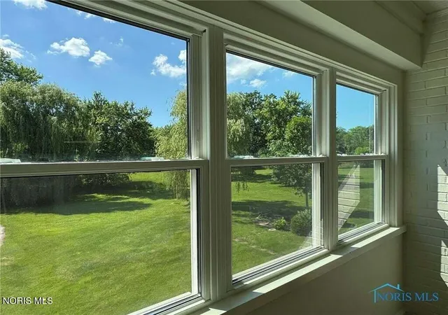 Listing Photo 2 - Condo for sale in building located at 2237 Evergreen Rd, Ottawa Hills, OH 43606 - Unit #