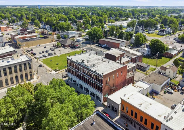Homes for sale in Fostoria, OH | 208 S Main St #7, Fostoria, OH 44830 | MLS# 10009365