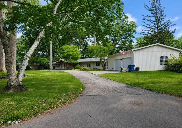Photo 3 of Single family home for sale at 102 Oak St, Swanton, OH 43558 | MLS# 10009374 | Listing updated on 2026-07-27