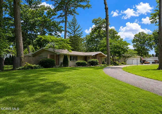 Photo 1 of Single family home for sale at 102 Oak St, Swanton, OH 43558 | MLS# 10009374 | Listing updated on 2026-07-27