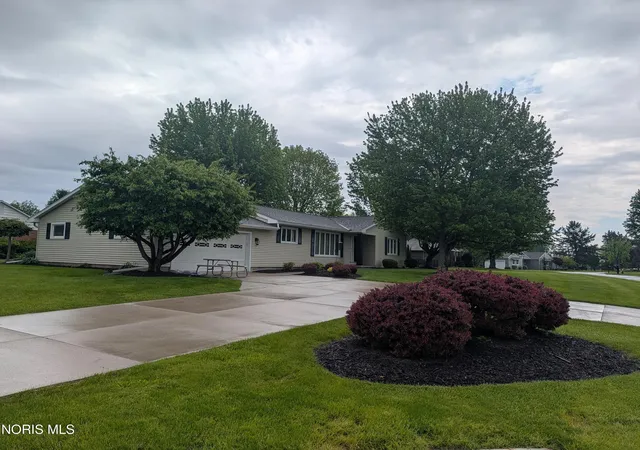 Homes for sale in Upper Sandusky, OH | 221 Duck Pond Rd, Upper Sandusky, OH 43351 | MLS# 10009386