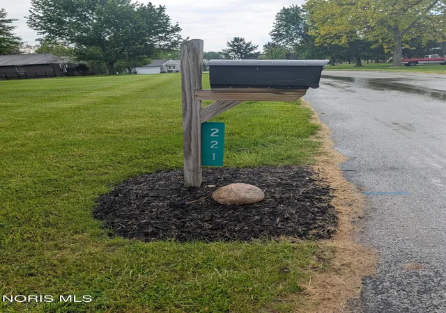 Homes for sale in Upper Sandusky, OH | 221 Duck Pond Rd, Upper Sandusky, OH 43351 | MLS# 10009386