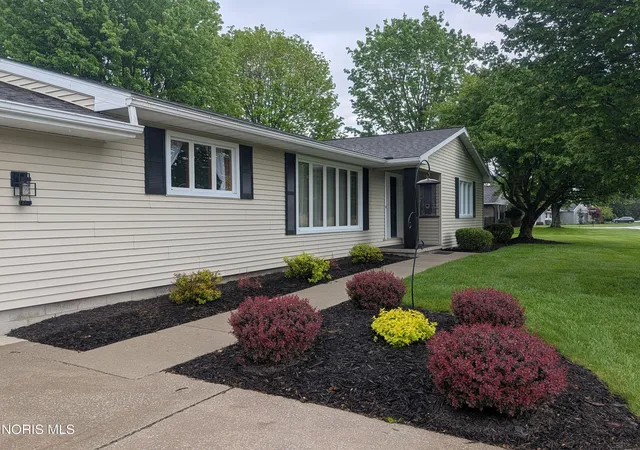 Homes for sale in Upper Sandusky, OH | 221 Duck Pond Rd, Upper Sandusky, OH 43351 | MLS# 10009386