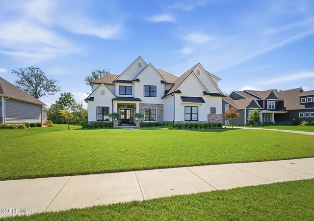 Homes for sale in Perrysburg, OH | 112 Grey Bridge Ct, Perrysburg, OH 43551 | MLS# 10009932