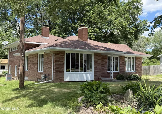 Photo 2 of Single family home for sale at 450 W State Line Rd, Toledo, OH 43612 | MLS# 10009410 | Listing updated on 2026-08-31