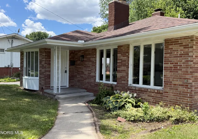 Photo 3 of Single family home for sale at 450 W State Line Rd, Toledo, OH 43612 | MLS# 10009410 | Listing updated on 2026-08-31