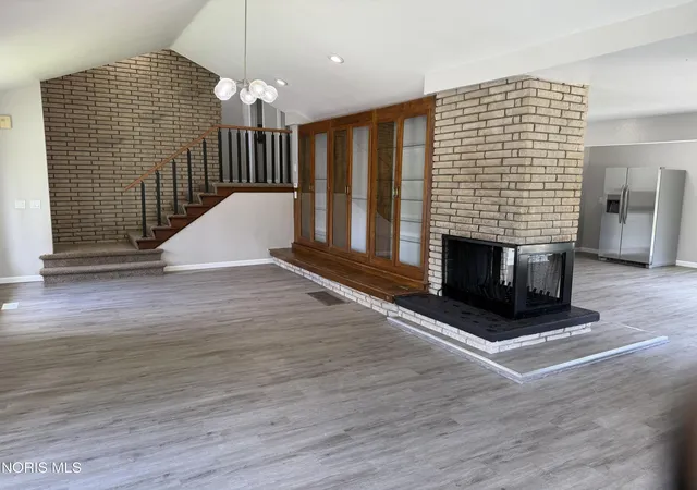 Photo 4 of Single family home for sale at 450 W State Line Rd, Toledo, OH 43612 | MLS# 10009410 | Listing updated on 2026-08-31