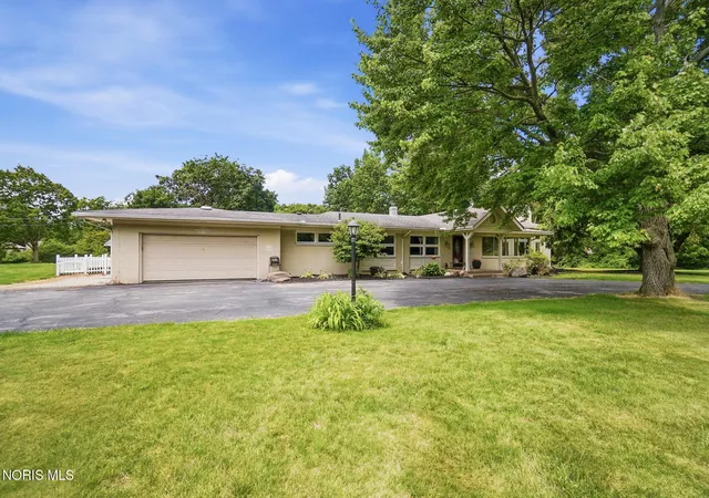 3rd image of 1910 S Holland Sylvania Rd, Maumee, OH 43537 | MLS# 10009393