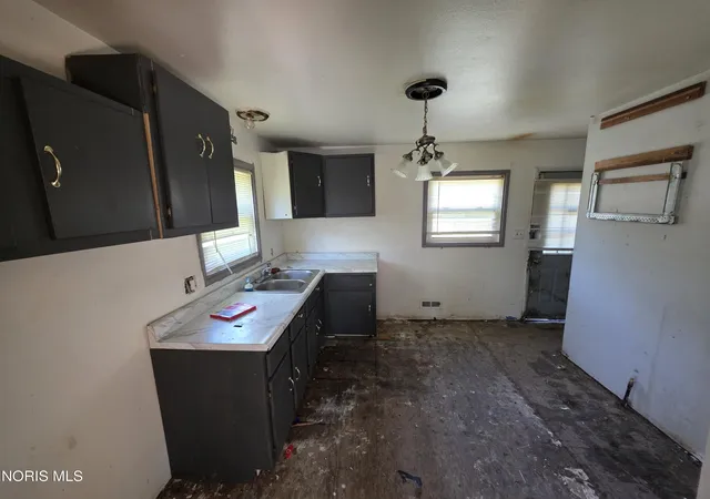 Photo 4 of Sale Pending at 546 Shasta Dr, Toledo, OH 43609 | MLS# 10009437 | Listing updated on 2026-09-14