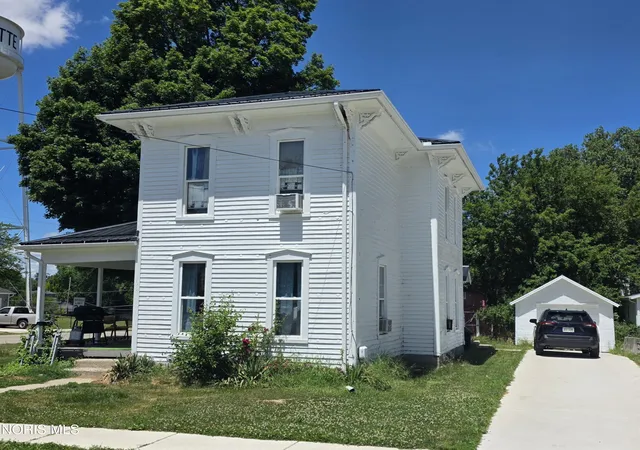 Homes for sale in Fayette, OH | 301 E Spring St, Fayette, OH 43521 | MLS# 10009424