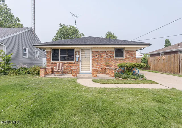 Photo 1 of Single family home for sale at 5235 303rd Street, Toledo, OH 43611 | MLS# 10009436 | Listing updated on 2026-08-18