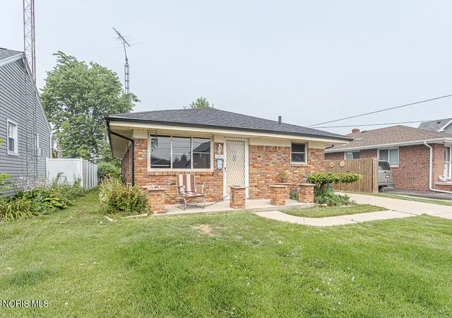 Photo 3 of Single family home for sale at 5235 303rd Street, Toledo, OH 43611 | MLS# 10009436 | Listing updated on 2026-08-18