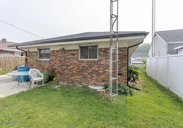 Photo 3 of Single family home for sale at 5235 303rd Street, Toledo, OH 43611 | MLS# 10009436 | Listing updated on 2026-08-18