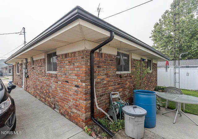 Photo 4 of Single family home for sale at 5235 303rd Street, Toledo, OH 43611 | MLS# 10009436 | Listing updated on 2026-08-18