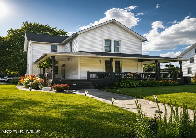 Photo 1 of Single family home for sale at 123 Clinton Ave, Tiffin, OH 44883 | MLS# 10009482 | Listing updated on 2026-09-03