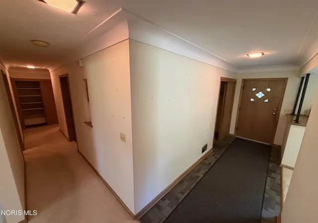 Photo 3 of Single family home for sale at 1001 Greenhills Rd, Toledo, OH 43607 | MLS# 10009491 | Listing updated on 2026-07-31
