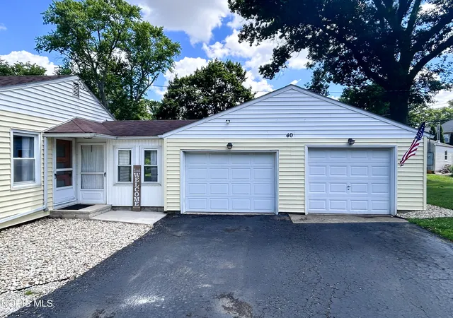 Photo 2 of Single family home for sale at 40 Riverlea Park, Tiffin, OH 44883 | MLS# 10009521 | Listing updated on 2026-07-16