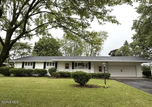Homes for sale in Findlay, OH | 1636 Queenswood Dr, Findlay, OH 45840 | MLS# 10009520