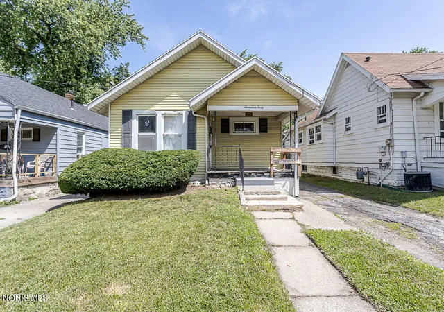 Homes for sale in Toledo, OH | 1740 Marlow Rd, Toledo, OH 43613 | MLS# 10009750