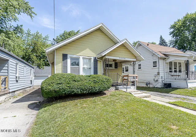 Homes for sale in Toledo, OH | 1740 Marlow Rd, Toledo, OH 43613 | MLS# 10009750