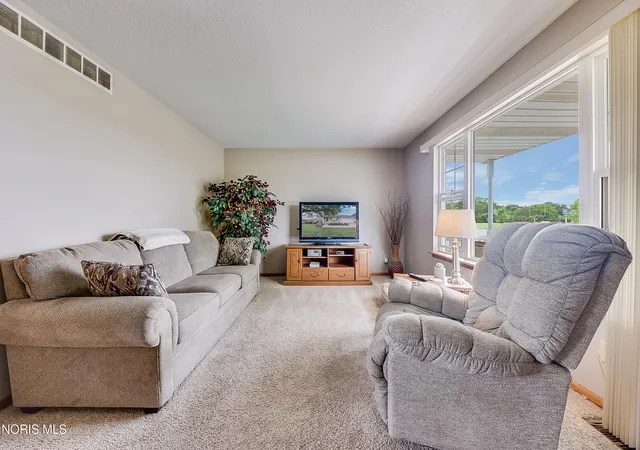 Homes for sale in Napoleon, OH | 612 Briarheath Ave, Napoleon, OH 43545 | MLS# 10009517