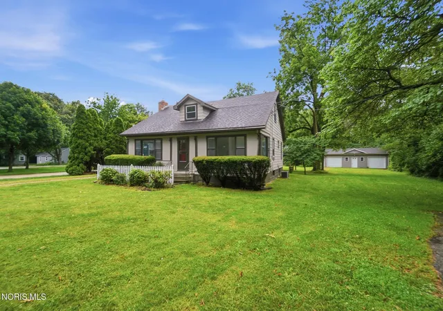 Homes for sale in Perrysburg, OH | 28968 E River Rd, Perrysburg, OH 43551 | MLS# 10009929