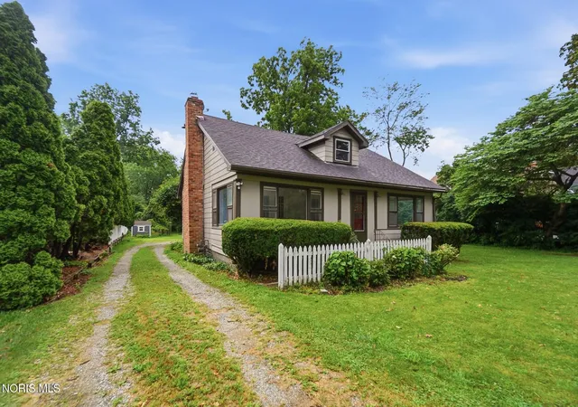 Homes for sale in Perrysburg, OH | 28968 E River Rd, Perrysburg, OH 43551 | MLS# 10009929