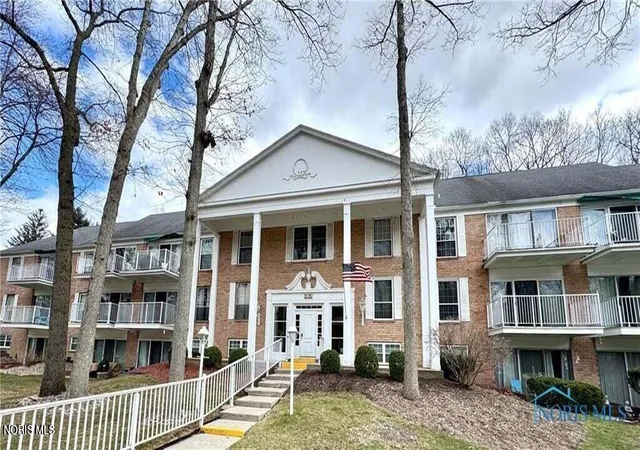 Homes for sale in Sylvania, OH | 5679 Monroe St #702, Sylvania, OH 43560 | MLS# 10009622